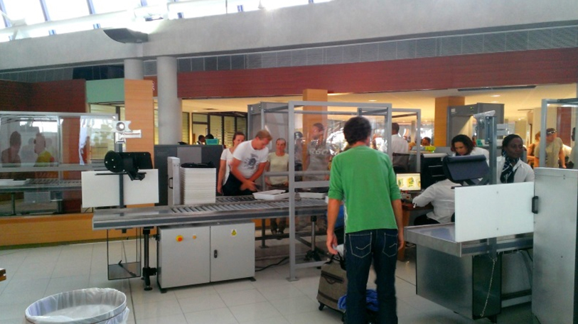 Aéroports : Martinique, Corse Aéroports : Martinique, Corse