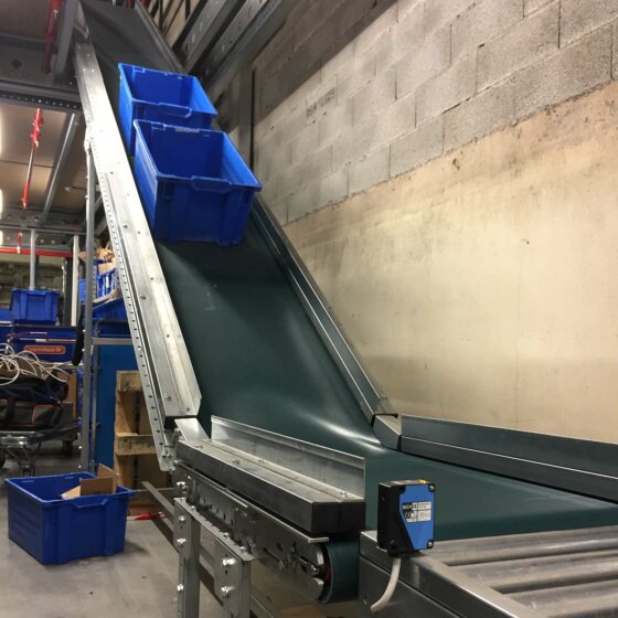 Convoyeur bande élévateur bacs de transports