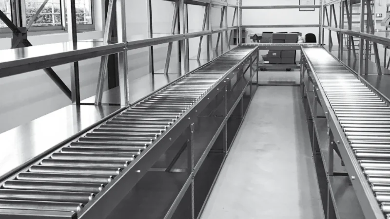 ligne de convoyeurs rouleaux