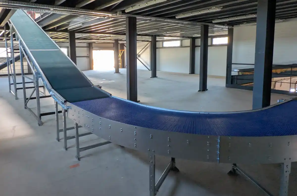 Convoyeur élévateur mezzanine